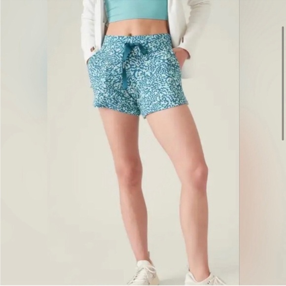 NWT Athleta Balance 4" Shortie Shorts, Clouded Leopard Blue 1X- Stretchy, Light - Picture 2 of 7
